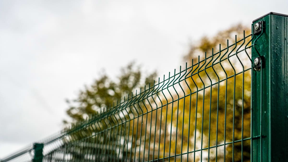 Mesh fencing