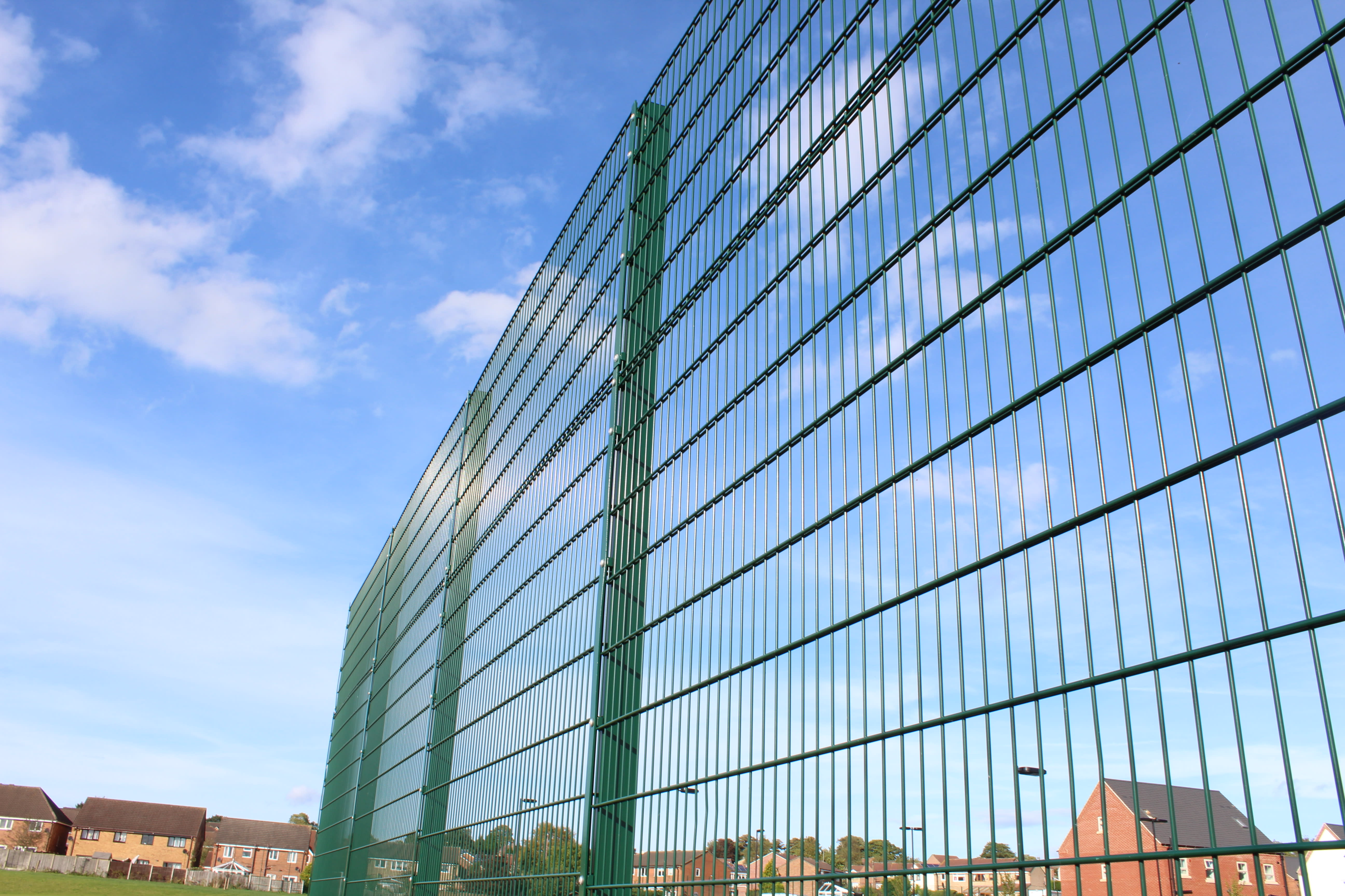 Understanding the Benefits That Mesh Fencing Has to Offer as a Security Perimeter System