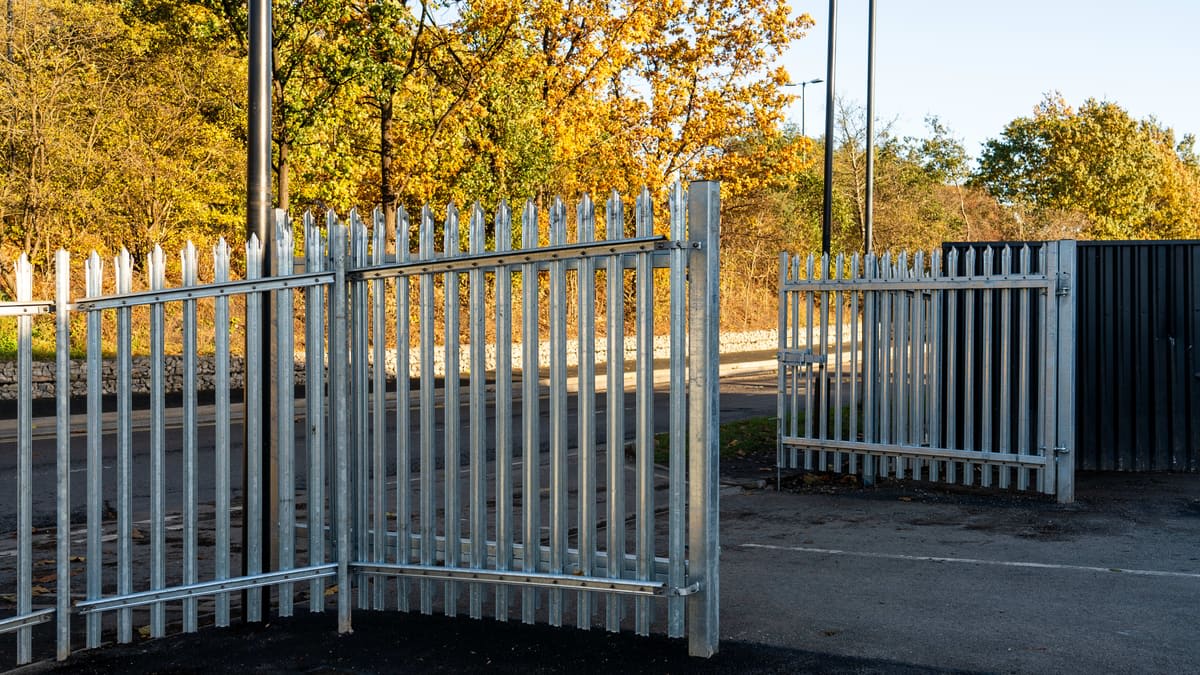 Palisade fencing
