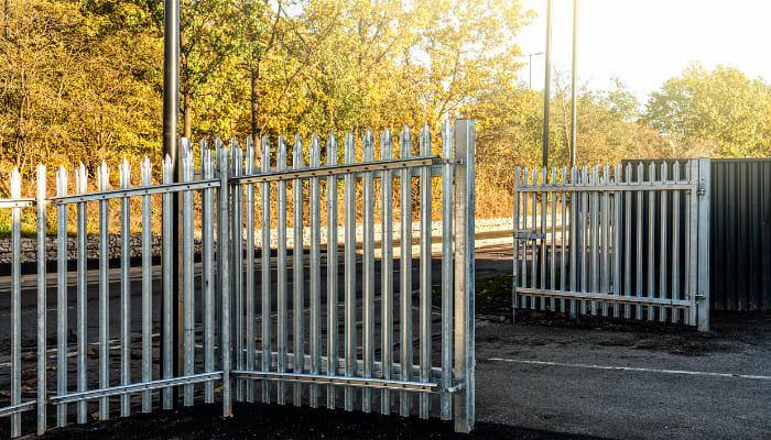 Palisade fencing and gate