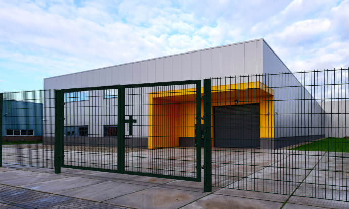 Mesh fencing and gate