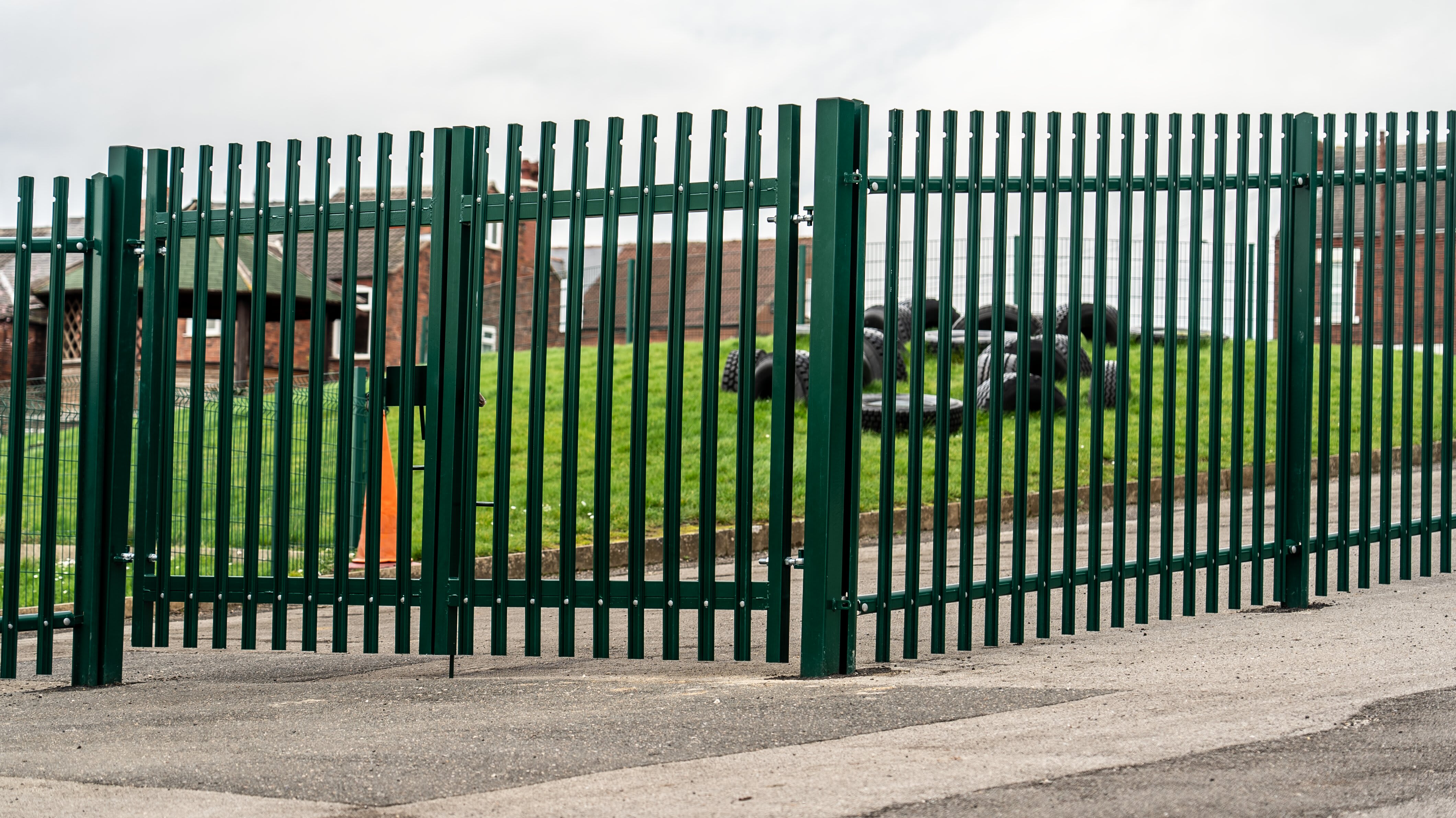 Palisade fencing and gates with a round and notched head