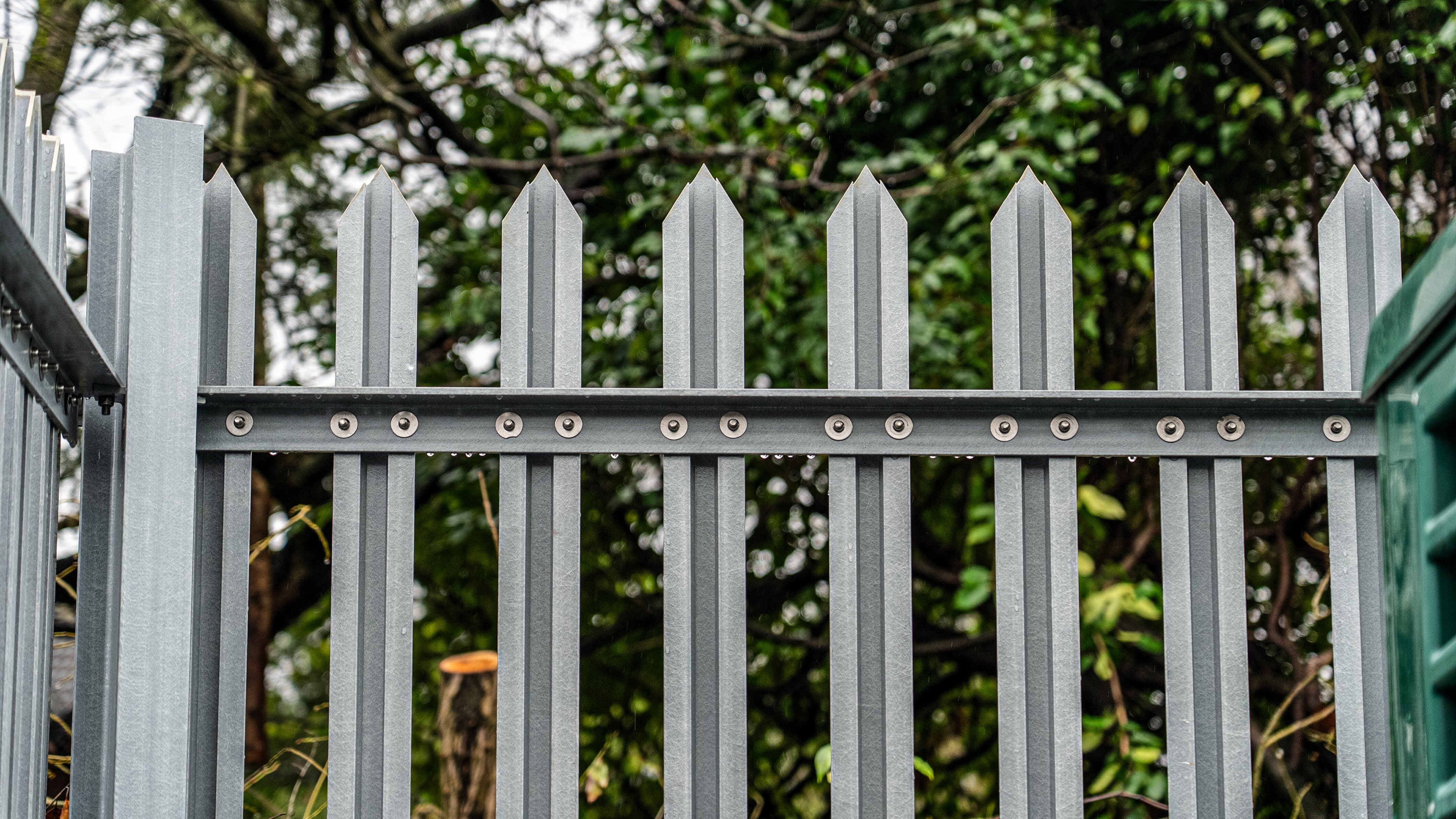 Closeup of non-conductive palisade fencing