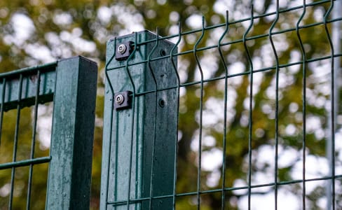 Mesh Fencing Posts & Accessories
