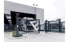 Bi-Fold Gates