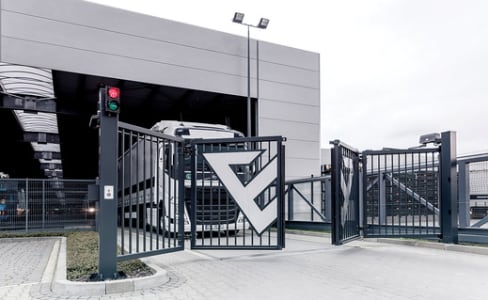 Automatic Bi-Fold Gates