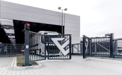 Automatic Bi-Fold Gates