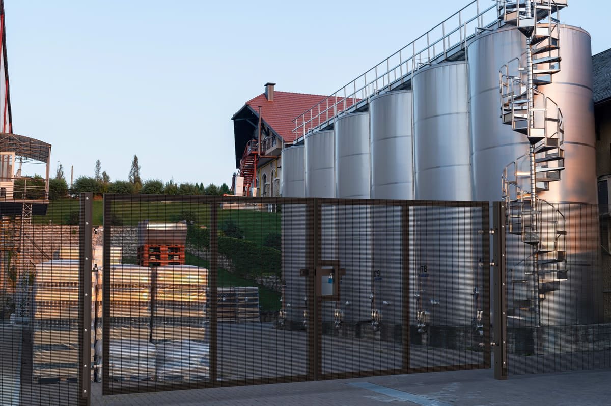 SR1 (A1) Fencing System vs. Standard Security Solution