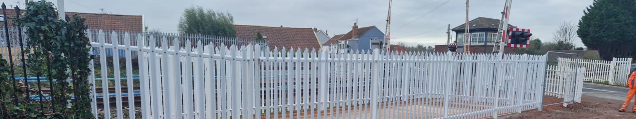 Security Fencing at a level crossing