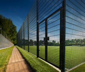 Rebound double leaf mesh gate installed 