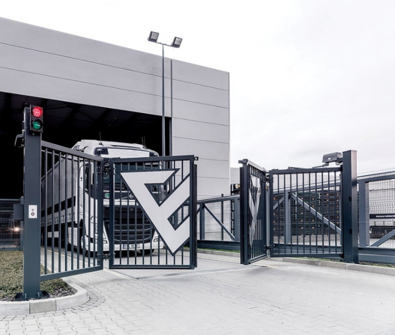 Bi-Fold Gates