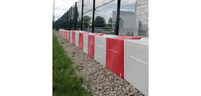 RB1000 barriers installed long track side