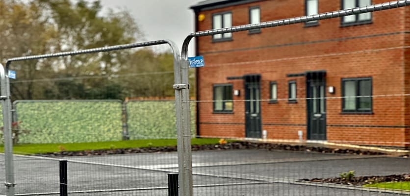 Round top temporary fencing panels installed 