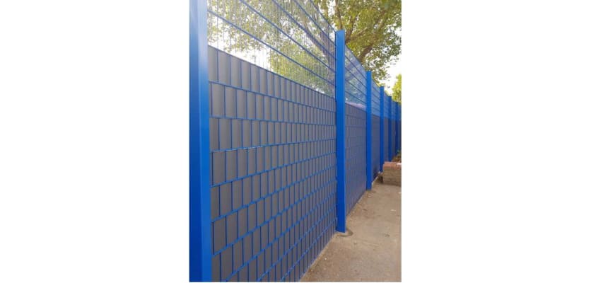 Line of mesh fencing with the privacy strips installed 
