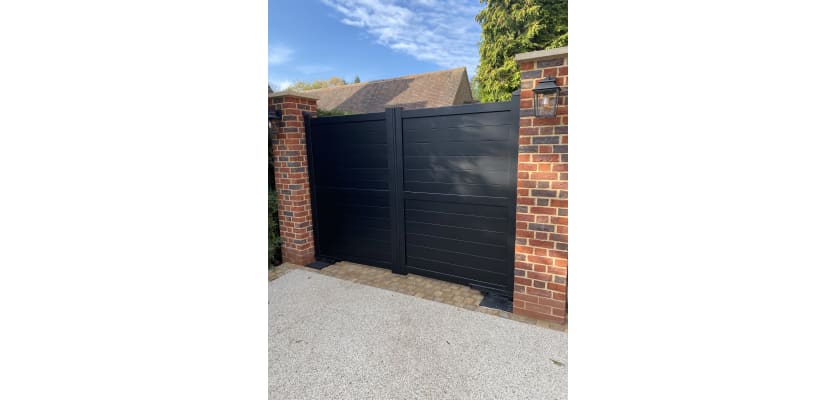 Aluminium Double Swing Driveway Gate With Horizontal Infill in 3.75m width