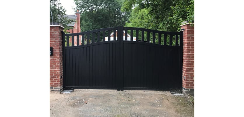 Black 3.25m Wide Aluminium Double Swing Driveway Gate With Vertical Infill And Partial Privacy