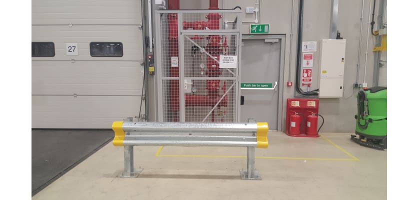 1.6m galvanised rail with bolt down posts and plastic ends