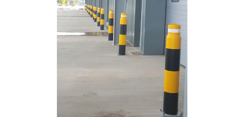 Yellow and Black heavy duty bollard with reflective band