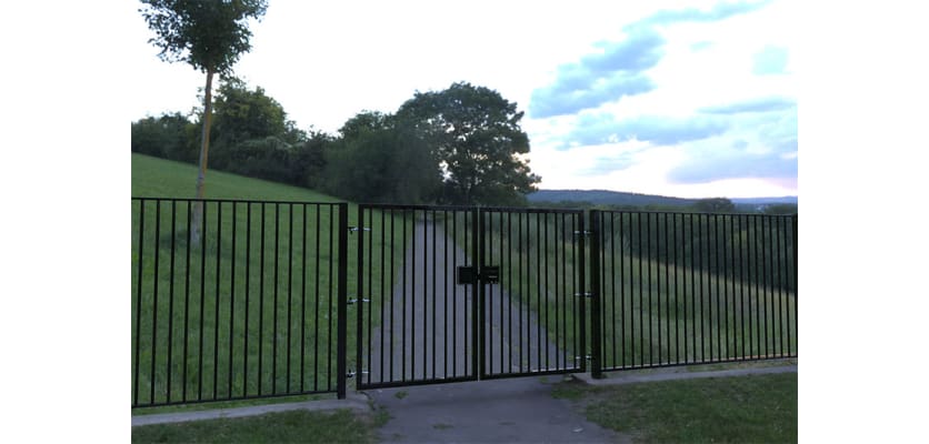 EnviroRail® Double Leaf Flat Top Gate installed outside a park