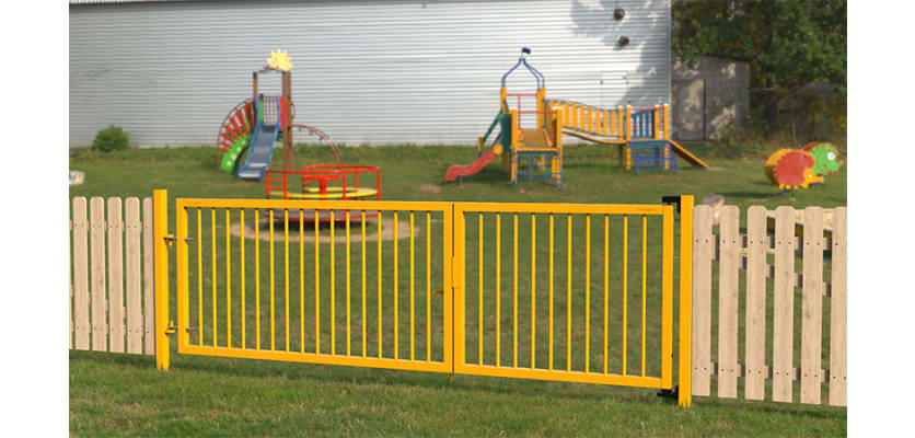 PlaySecure® 1.2m x 2.9m Wide Machine Access Double Railing Gate Kit installed alongside bow top railing