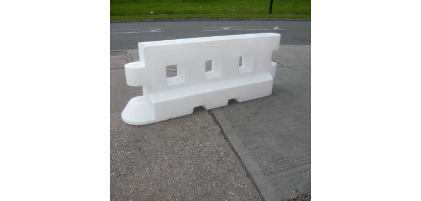 GB2 Heavy Duty Water Filled Barriers for road protection