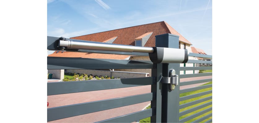 Hydraulic Gate Closer Attached To a Gate 