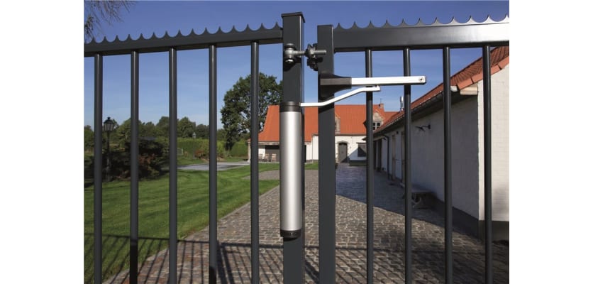 Verticlose 2 Hydraulic Gate Closer attached to a Gate 