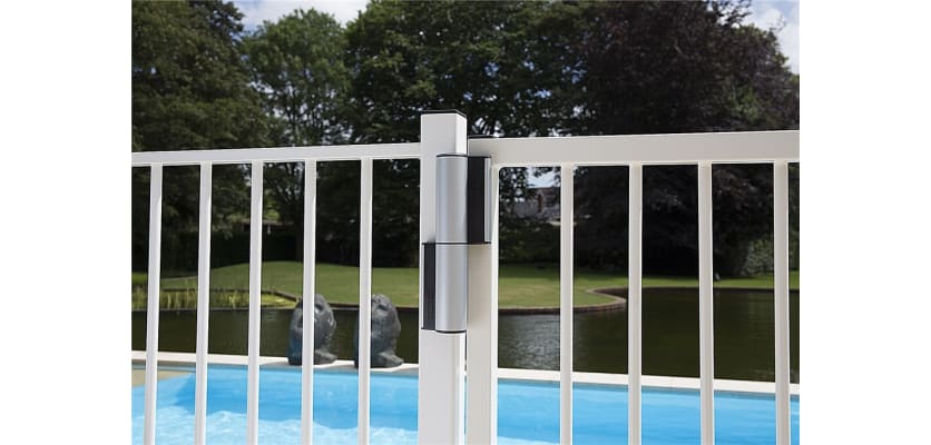 Locinox Tiger Compact Hinge and Hydraulic Gate Closer attached to a gate 