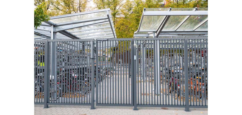 Venus-S Motorised Gate Closed attached to a closed Gate 