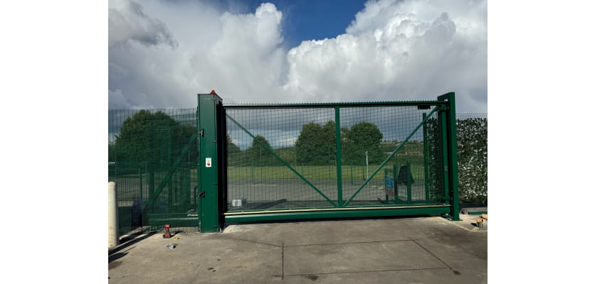 FFL 95 Automated Mesh Cantilever Gate 3.5m-5.5m