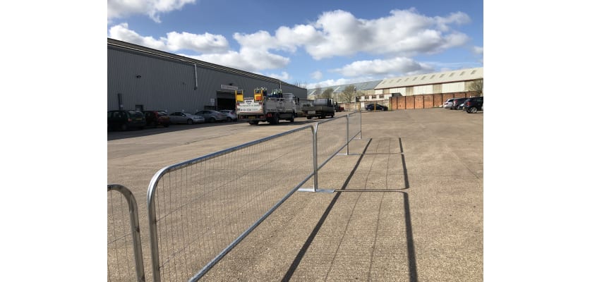 Durable 3.5m Smartweld pedestrian mesh crowd control barrier displayed in a package deal of 100 units, ideal for managing crowds at events.