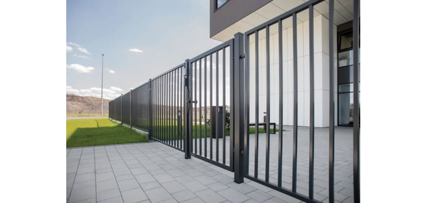FFL 80S Manual Vertical Bar Gate installed outside a commercial property