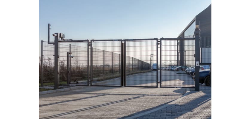 A FFL RapidFold Pro Double Leaf Automatic Bi-Fold Gate 