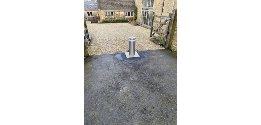 Benito H6006 Stainless Steel Automatic Telescopic Hydraulic Bollard Kit installed outside house
