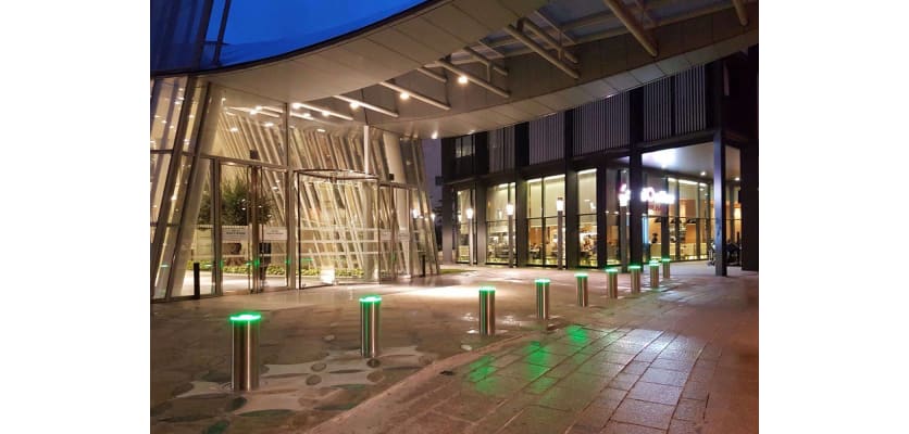 Benito H6008 Stainless Steel Automatic Telescopic Hydraulic Bollards installed near shopping centre