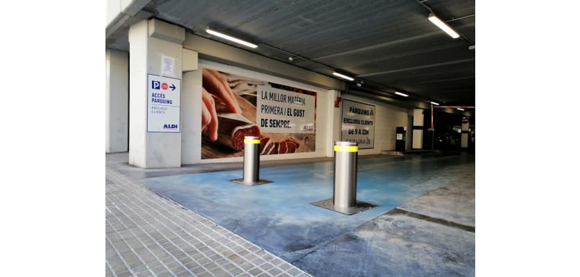 Two  Stainless Steel Automatic Telescopic Hydraulic Bollards