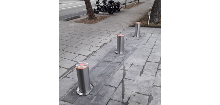 Benito H7508 Stainless Steel Automatic Telescopic Bollards along a pedestrianised area