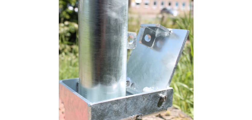 Close up of the lockable setion of the Removable Hooped Perimeter barrier