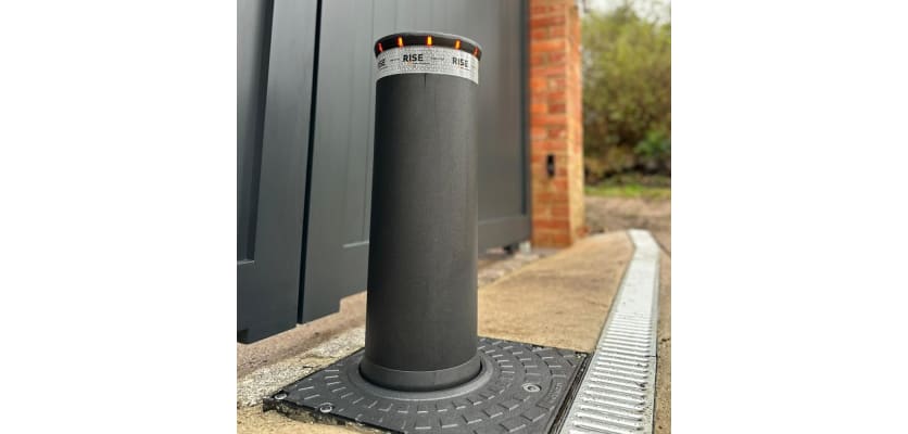 Rise Spartacus 275/600-2 Pair of Hydraulic Automatic Bollards installed in front of garage