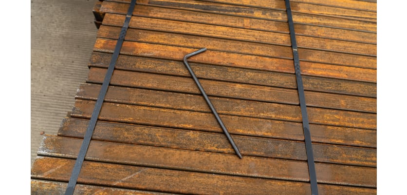 Stabilising pin designed for securing temporary fencing panels