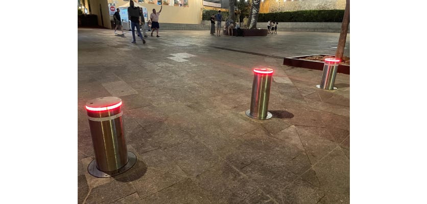 Benito H2208L installed in a pedestrian area
