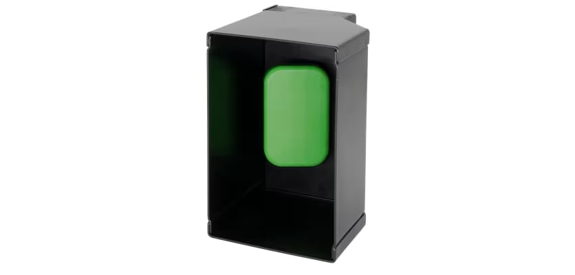Back of gate shroud with quick exit lock 